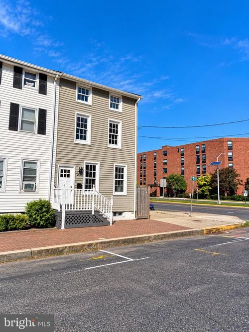208 St Mary Street, Burlington, NJ, 08016 | Card Image