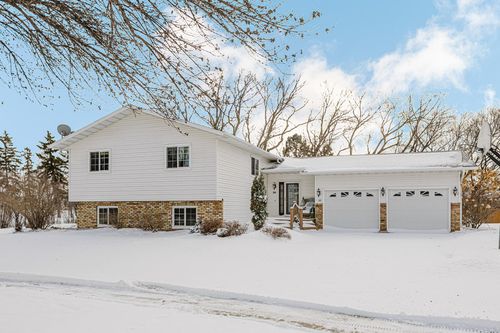 2202 15th Ave S, Fargo, ND, 58103-3834 | Card Image