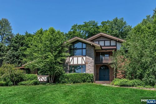 681 Closter Dock Rd, Closter, NJ, 07624-3200 | Card Image