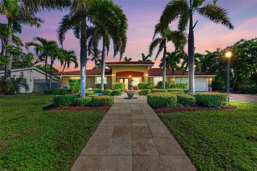 608 Hampshire Ln, HOLMES BEACH, FL, 34217-1224 | Card Image