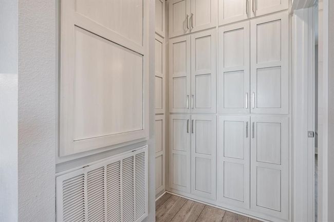 Plenty of kitchen storage. | Image 23
