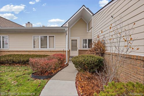 35282 Meadow Ln, Farmington Hills, MI, 48335-2536 | Card Image