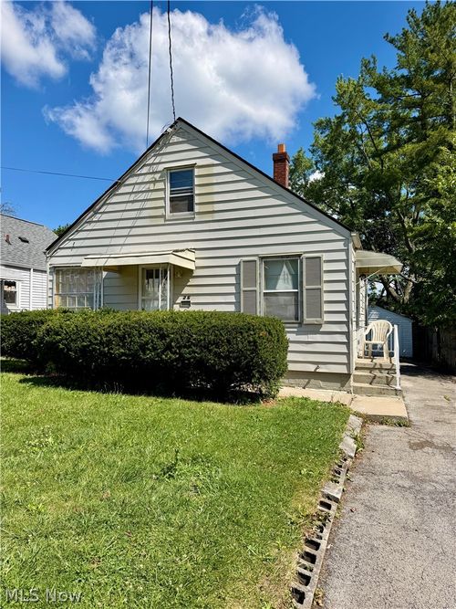 26 Meadowbrook Ave, Youngstown, OH, 44512-2605 | Card Image