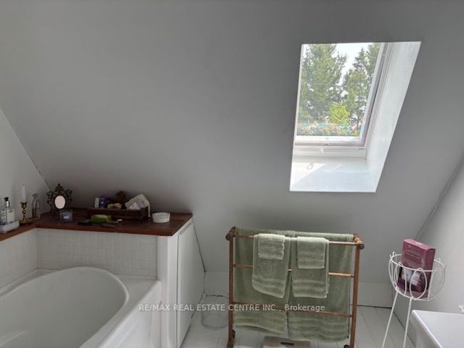 286399 10 Sideroad, House other with 4 bedrooms, 2 bathrooms and 4 parking in Mono ON | Image 34