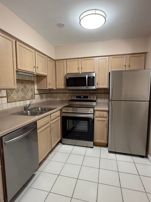 apt-1b-239 W Court Of Shorewood, Vernon Hills, IL, 60061-2528 | Card Image