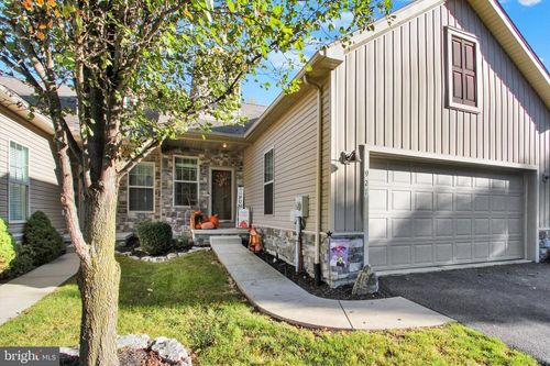 927 Quail Run Dr, WAYNESBORO, PA, 17268-9099 | Card Image