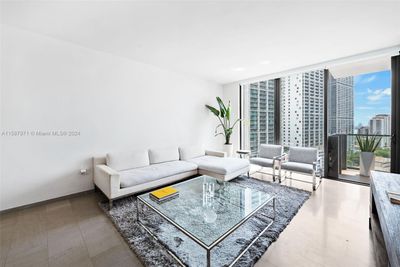 1405 - 68 Se 6th St, Condo with 1 bedrooms, 1 bathrooms and null parking in Miami FL | Image 3