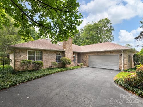 189 Cove Loop Rd, Hendersonville, NC, 28739-8716 | Card Image
