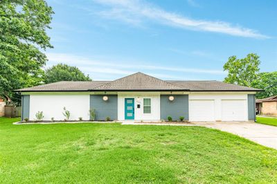 326 Linden Lane, House other with 5 bedrooms, 3 bathrooms and null parking in Lake Jackson TX | Image 1