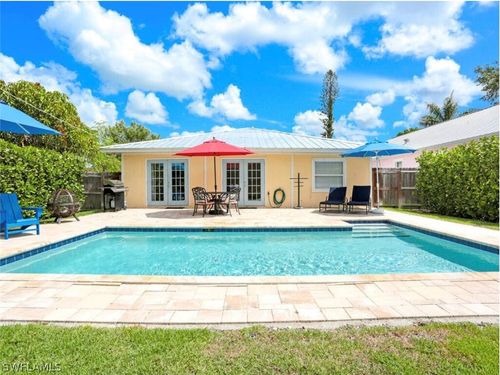 856 98th Ave N, Naples, FL, 34108-2226 | Card Image