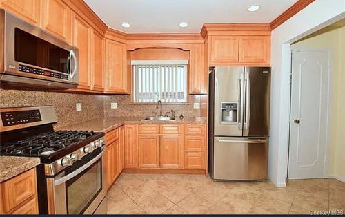 8019 149th Ave, Howard Beach, NY, 11414-1127 | Card Image