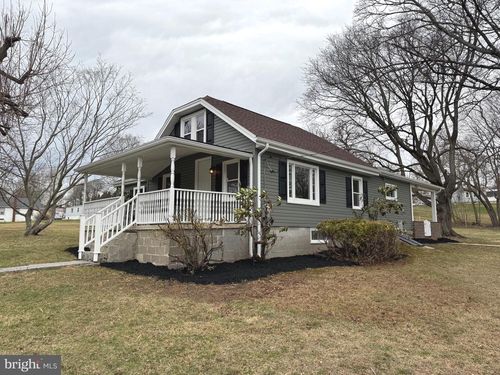 1325 Conewago Ave, Manchester, PA, 17345-9472 | Card Image