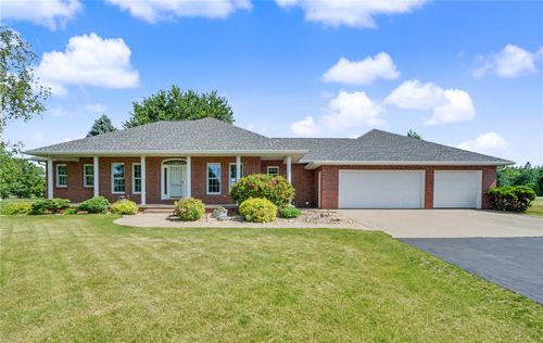 16351 189th St, Manchester, IA, 52057-8934 | Card Image