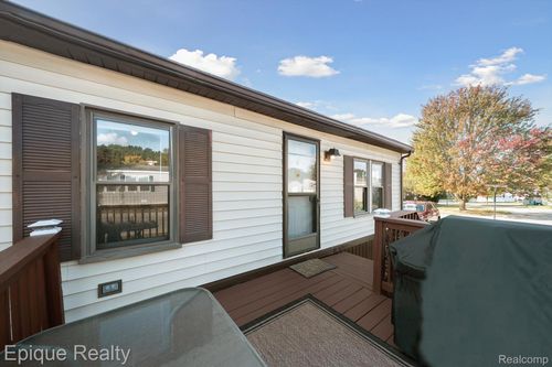 9435 Hunters Rill, Fenton, MI, 48430-8389 | Card Image