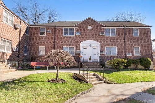 2-249-31 64th Ave, Little Neck, NY, 11362-2364 | Card Image