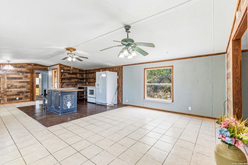 18525 County Road 5722, Castroville, TX, 78009-2112 | Card Image