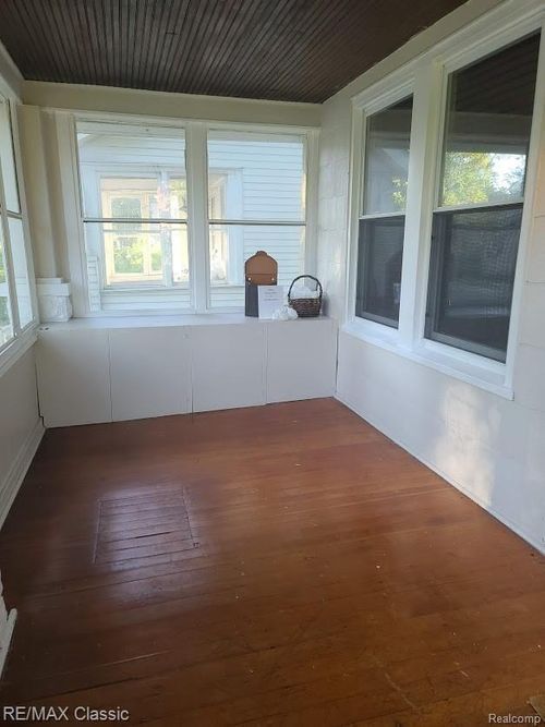 300 Baker St, Royal Oak, MI, 48067-2206 | Card Image