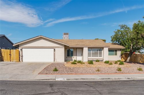 5551 Corral Cir, Las Vegas, NV, 89119-2814 | Card Image