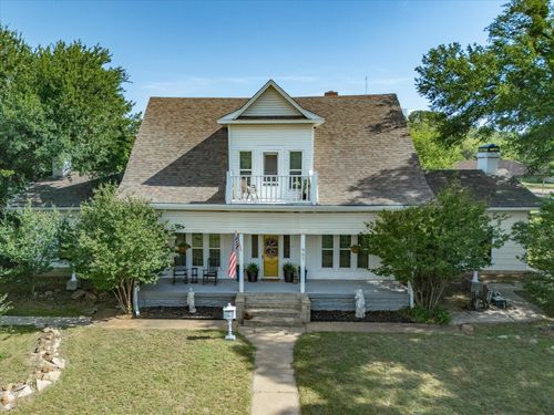 907 4th St, Graham, TX, 76450-3115 | Card Image