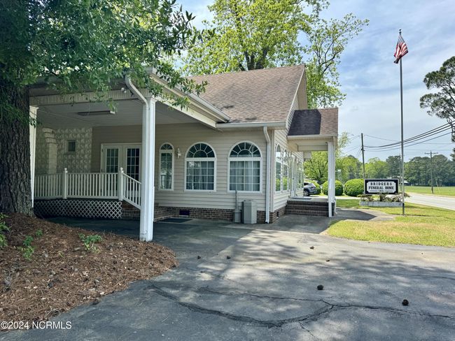 Carport/ Side entrance | Image 6