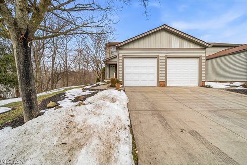 236 Regina Dr, Bedford, OH, 44146-3281 | Card Image