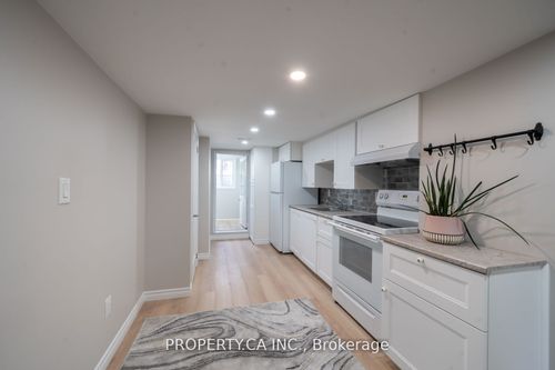 lower-557 Perth Ave, Toronto, ON, M6N2W6 | Card Image