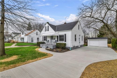 30646 Lorain Rd, North Olmsted, OH, 44070-4713 | Card Image