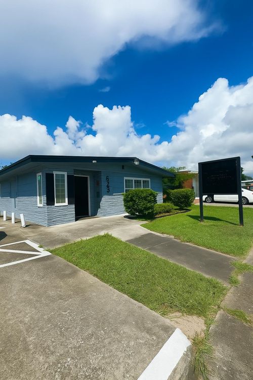 529 9th Ave, Port Arthur, TX, 77642-3323 | Card Image