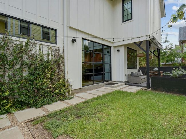 1003 E 14 Th St, House other with 3 bedrooms, 3 bathrooms and 2 parking in Austin TX | Image 23