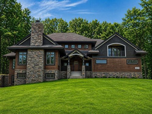 N51W28373 N Maes Walke, Pewaukee, WI, 53072 | Card Image