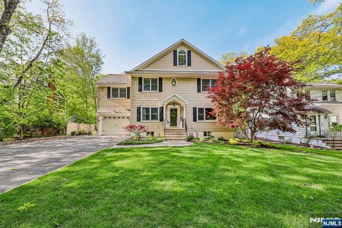 129 Woodland Ave, Ramsey, NJ, 07446-1721 | Card Image