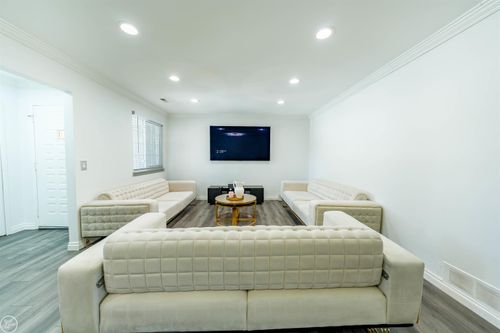 34446 Sycamore Dr, Fraser, MI, 48026-2058 | Card Image