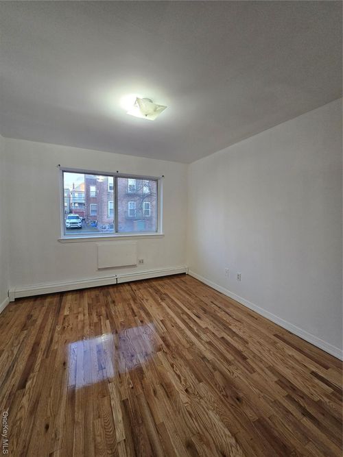 2-22-11 119th St, College Point, NY, 11356 | Card Image