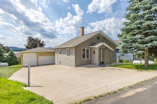 302 Walnut St, Genoa, WI, 54632-2806 | Card Image