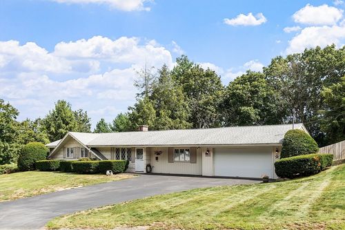 11 Parlee Rd, Chelmsford, MA, 01824-4752 | Card Image