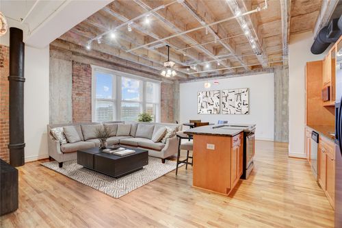 unit-3d-201 Main St, Houston, TX, 77002-1747 | Card Image