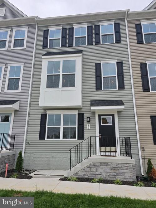 33 Oasis Ave, RANSON, WV, 25438-2100 | Card Image