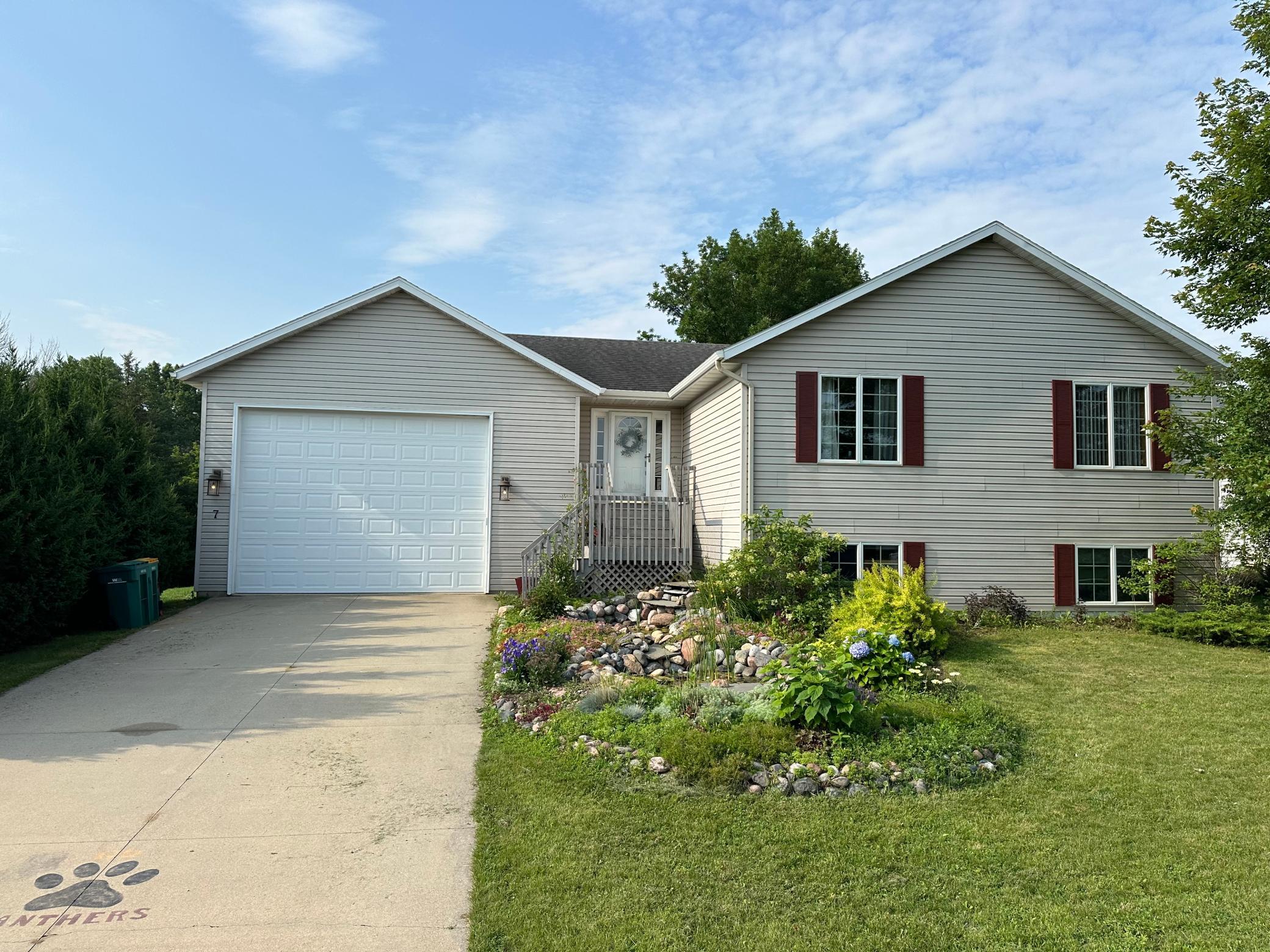 Lillie Ln, Pine Island, MN 55963