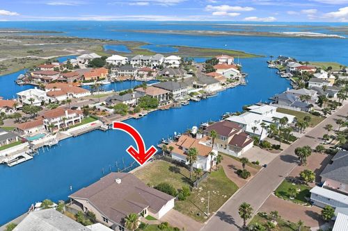 393 Mustang Blvd, Port Aransas, TX, 78373-4916 | Card Image