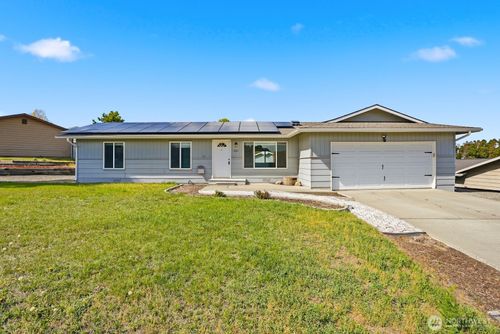 207 Palmer Dr, Selah, WA, 98942-9414 | Card Image