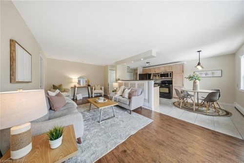 16-616 Grey St, Brantford, ON, N3S4Y1 | Card Image