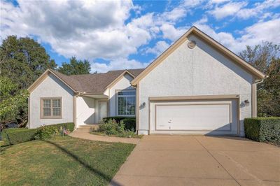 1522 Bridlewood Lane, House other with 3 bedrooms, 2 bathrooms and null parking in Raymore MO | Image 2