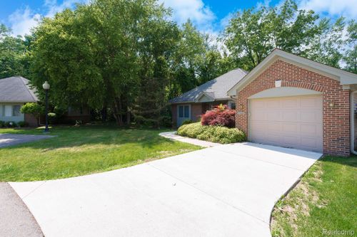 21433 Archwood Cir, Farmington Hills, MI, 48336-4113 | Card Image
