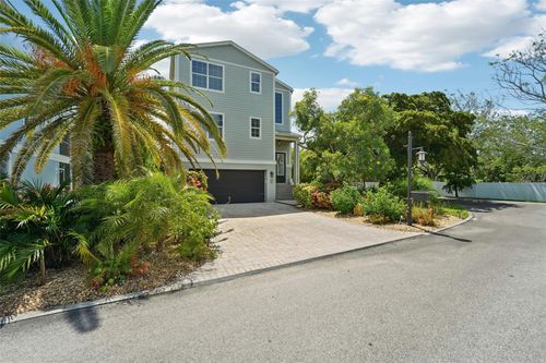 6330 Laguna Dr, LONGBOAT KEY, FL, 34228-1500 | Card Image