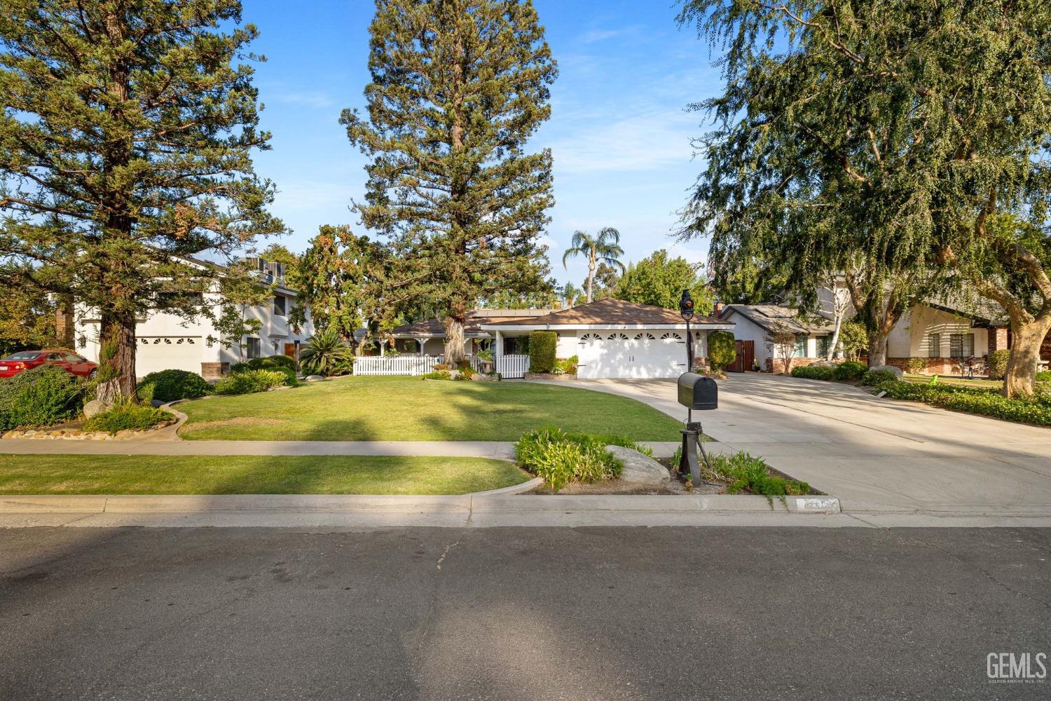 Crestwood St, Bakersfield, CA 93308