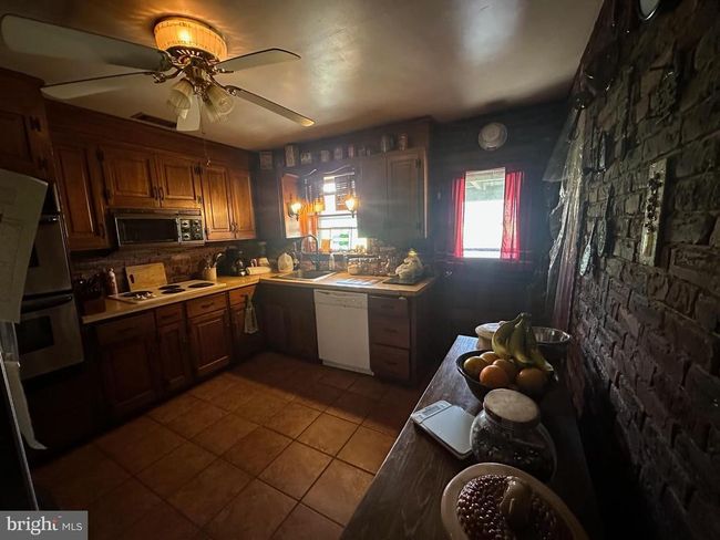 1190 State St, House other with 4 bedrooms, 2 bathrooms and null parking in MERTZTOWN PA | Image 16