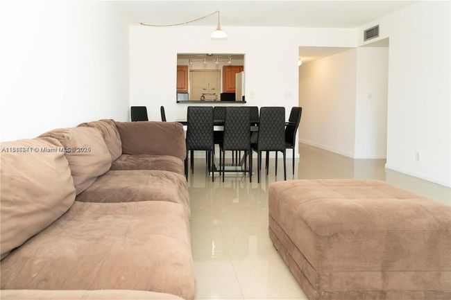 APT-23C - 5140 Sw 40 Th Ave, Condo with 2 bedrooms, 2 bathrooms and null parking in Fort Lauderdale FL | Image 16