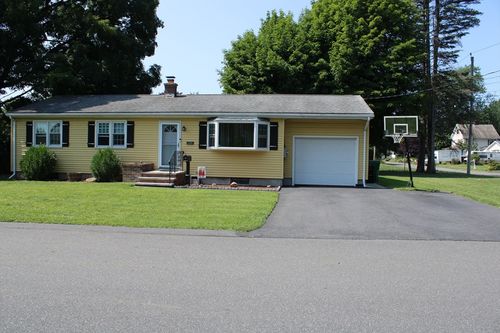 126 Warregan St, Chicopee, MA, 01013-2359 | Card Image