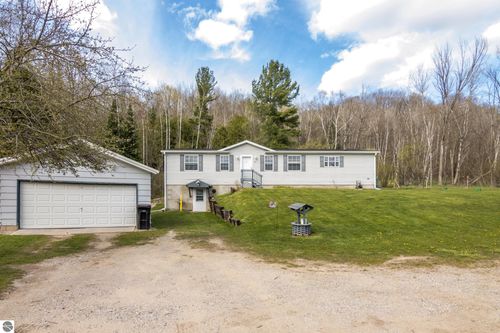 25 E River Road, Traverse City, MI, 49696 | Card Image