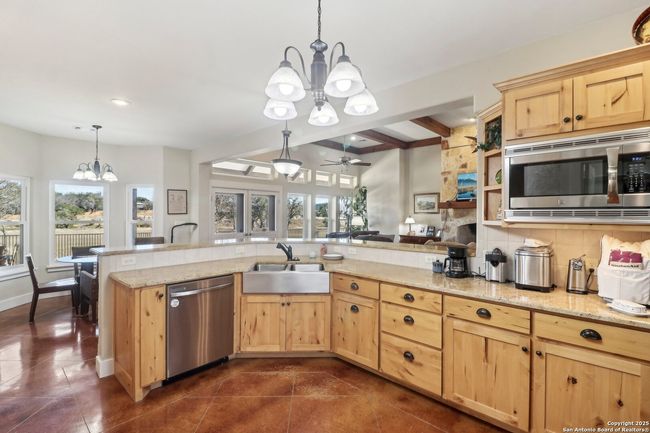 221 Cypress Estates Pkwy, House other with 3 bedrooms, 2 bathrooms and null parking in Ingram TX | Image 14